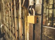 Pintu Gerbang SMK 1 Tambun digembok : Siswa Protes Karena Dikeluarkan Dari Kelas SMK 1 Tambun di Gembok Warga